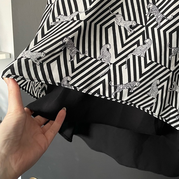 2/$30 - Philosophy Sleeveless Jungle Cat Print Blouse - Size Small - Picture 4 of 4